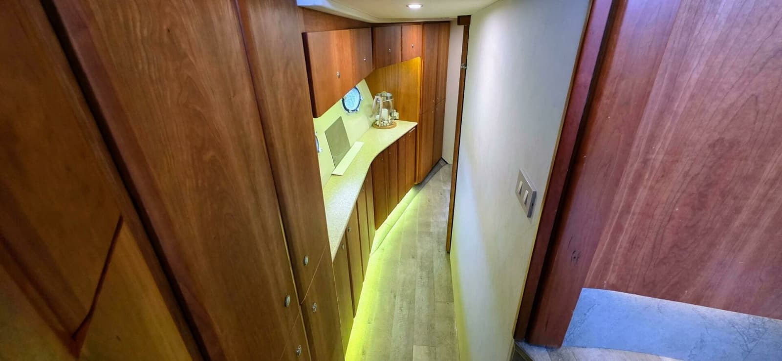 2000 Silverton 453 Motor Yacht - Photo 49