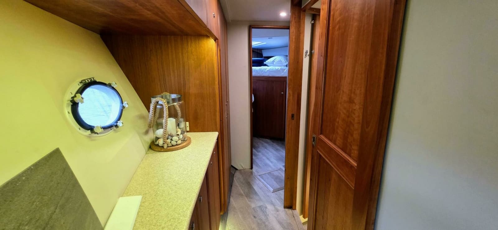 2000 Silverton 453 Motor Yacht - Photo 50