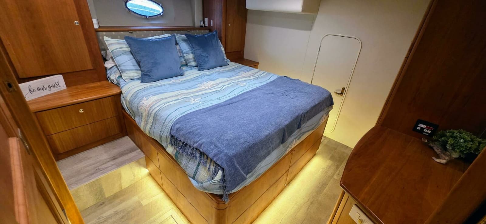 2000 Silverton 453 Motor Yacht - Photo 51