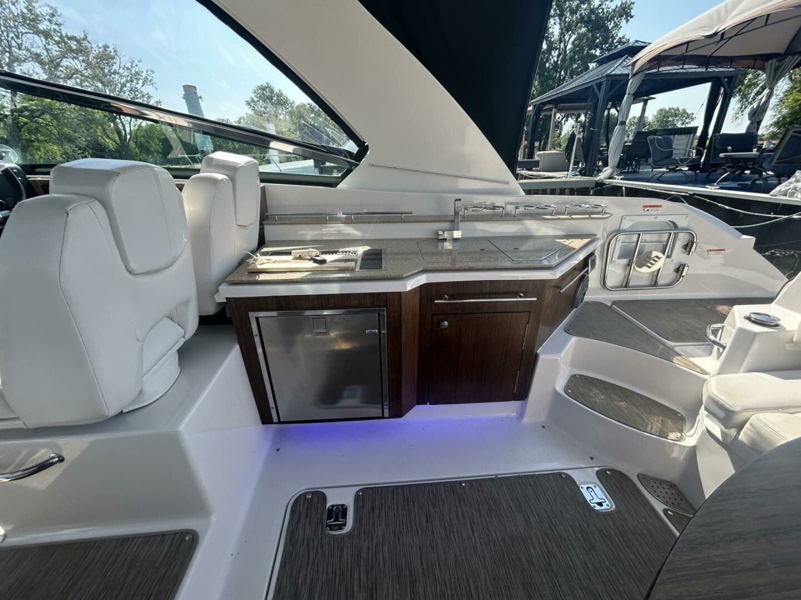 2017 Four Winns H350 - Photo 14