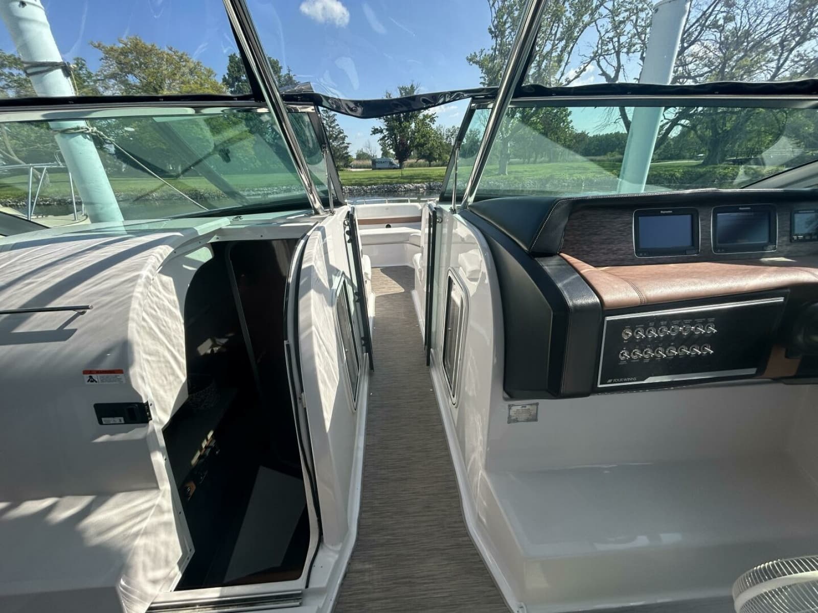 2017 Four Winns H350 - Photo 19