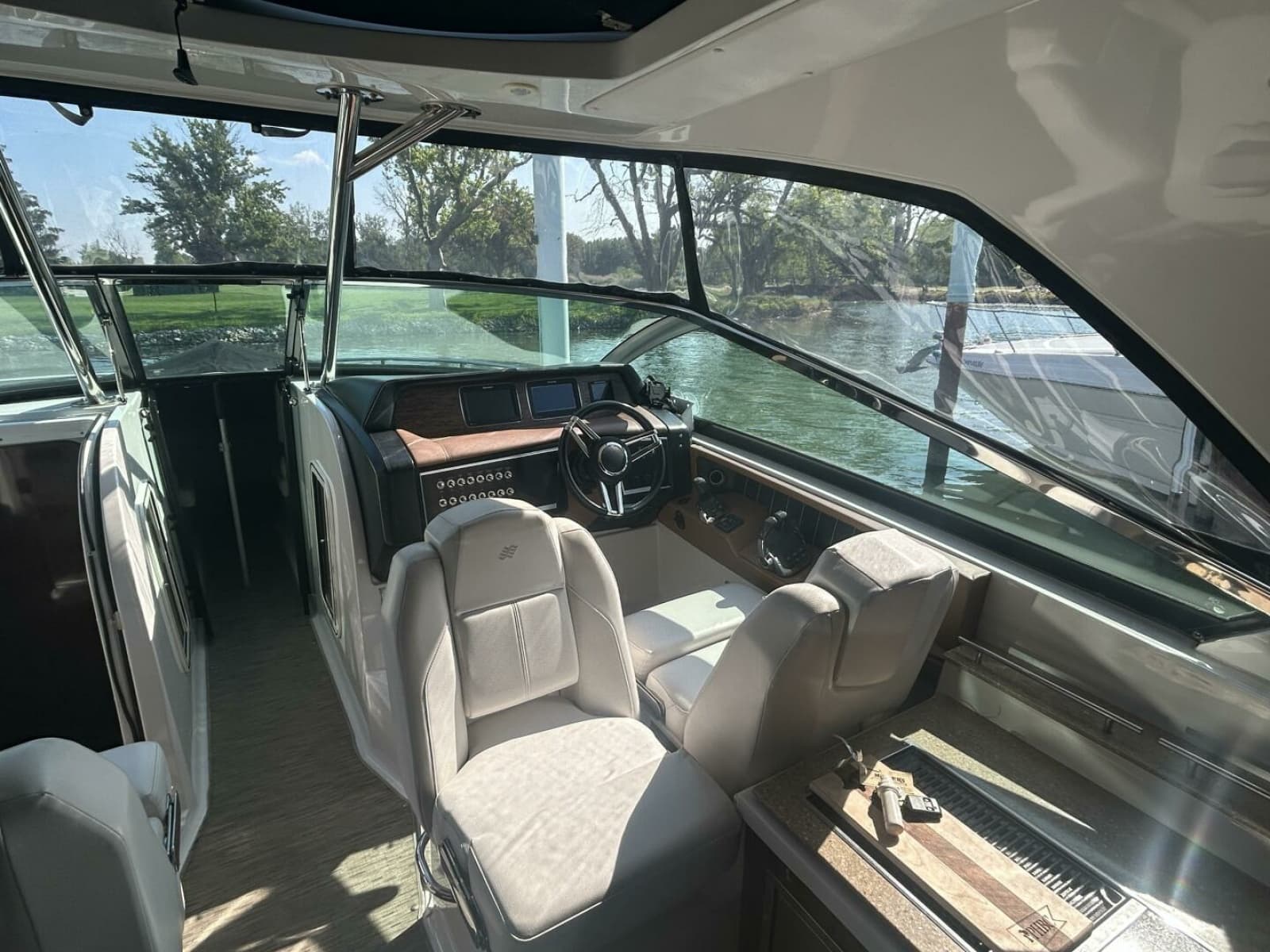 2017 Four Winns H350 - Photo 21