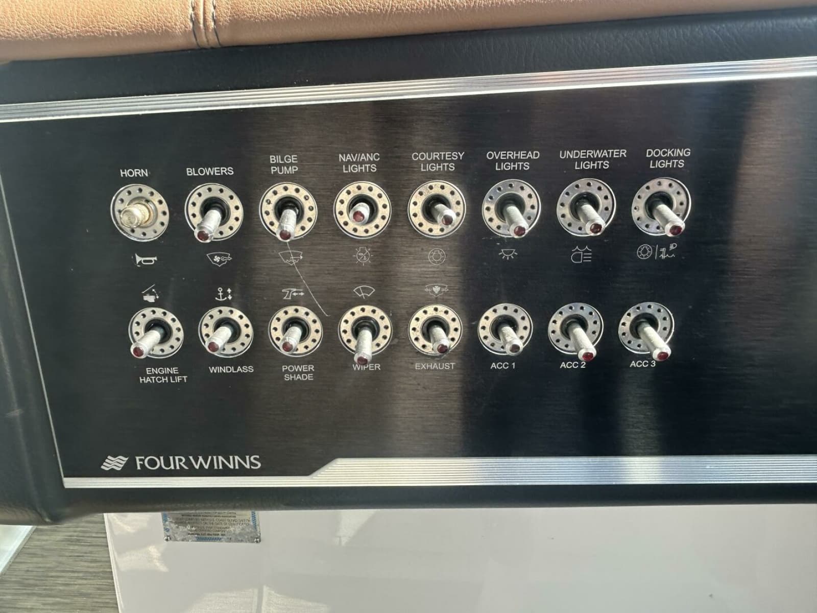 2017 Four Winns H350 - Photo 25
