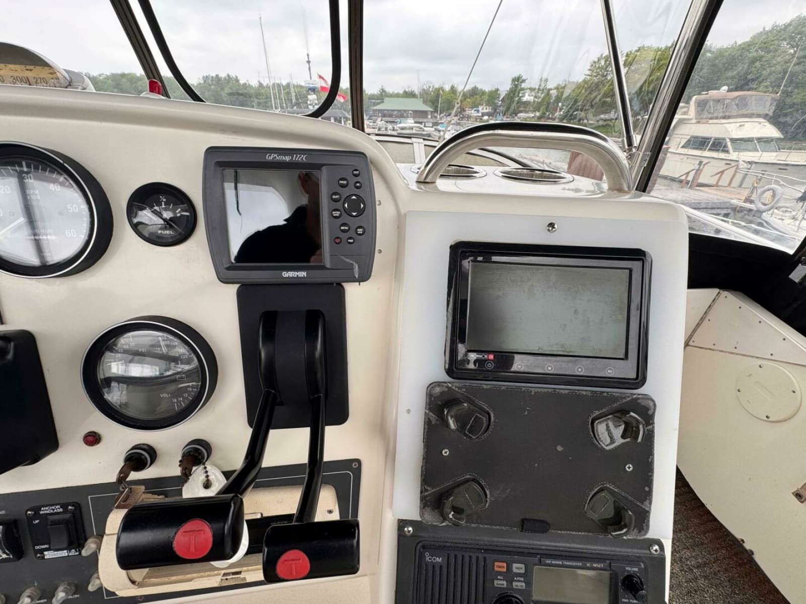 1997 Silverton 352 Motor Yacht - Photo 14