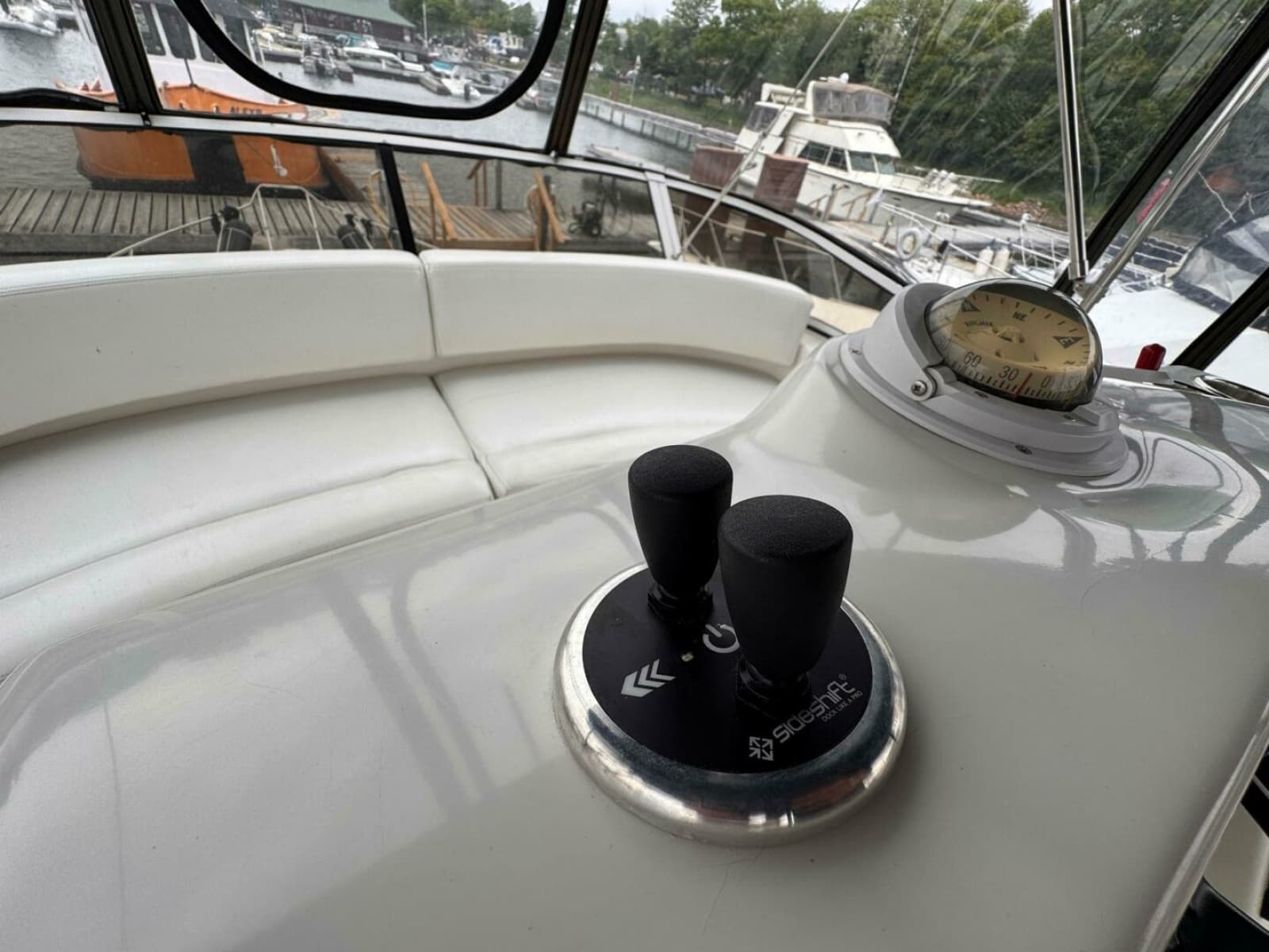 1997 Silverton 352 Motor Yacht - Photo 18