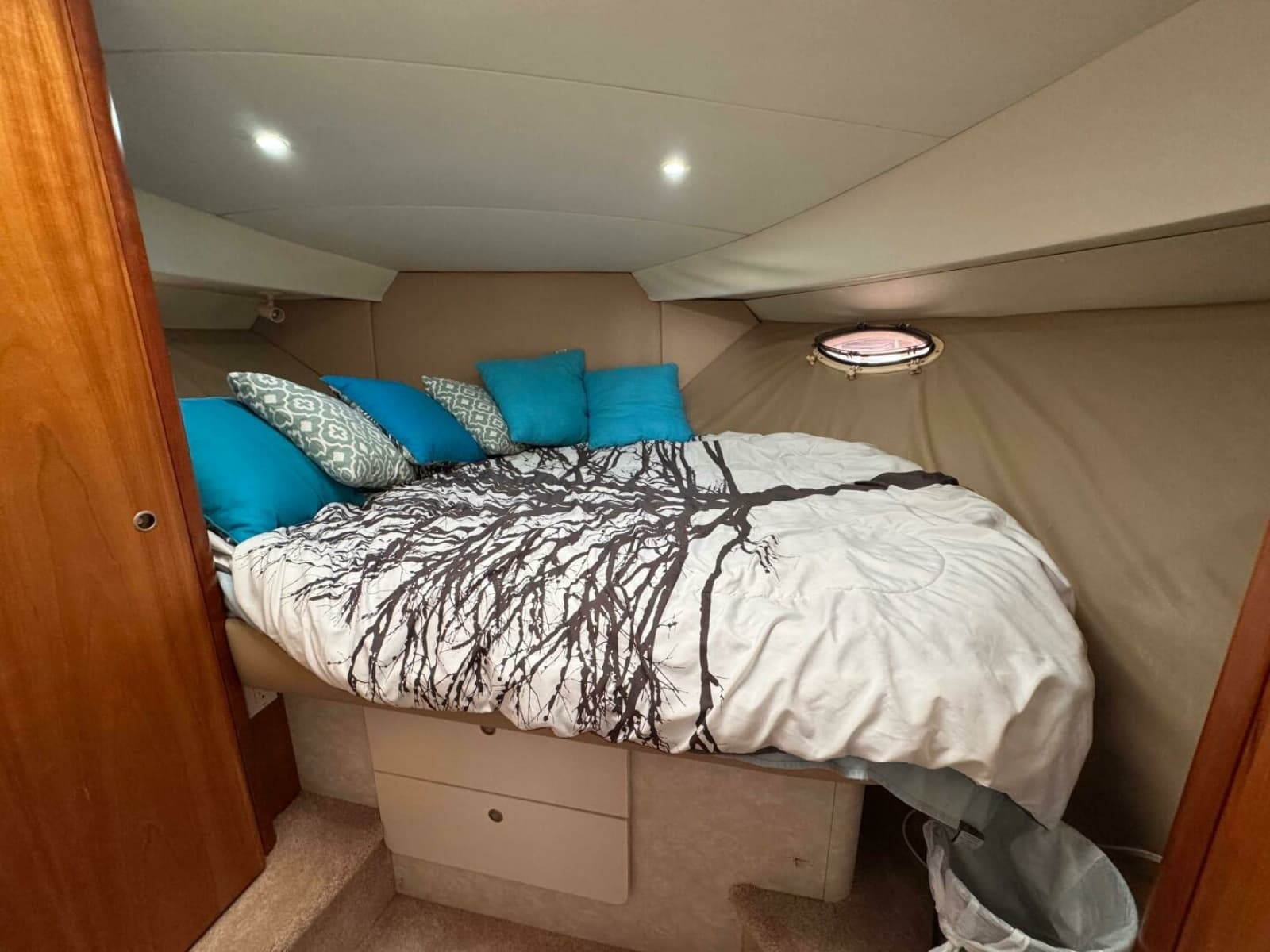 1997 Silverton 352 Motor Yacht - Photo 37