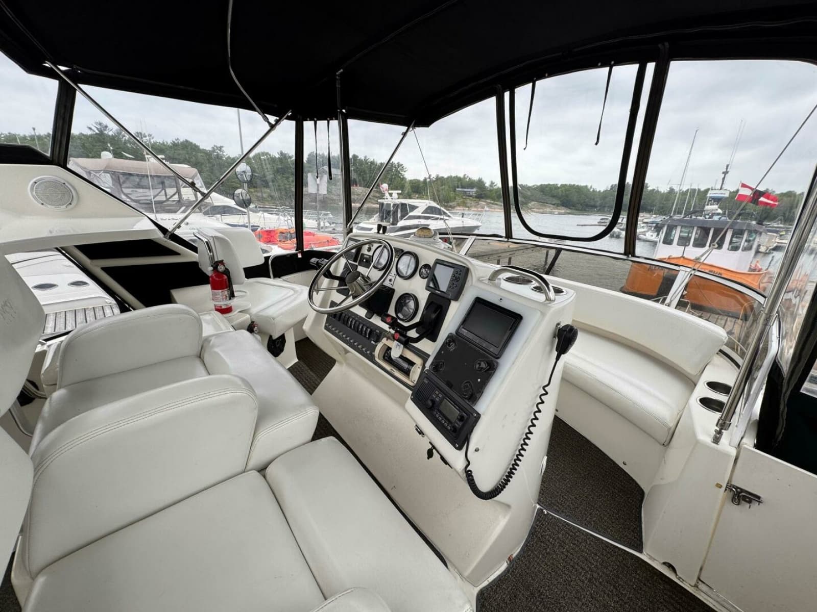 1997 Silverton 352 Motor Yacht - Photo 9