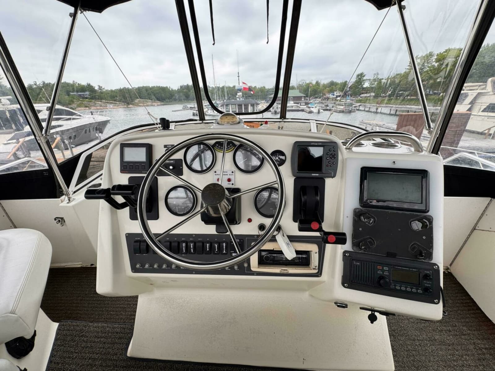 1997 Silverton 352 Motor Yacht - Photo 12