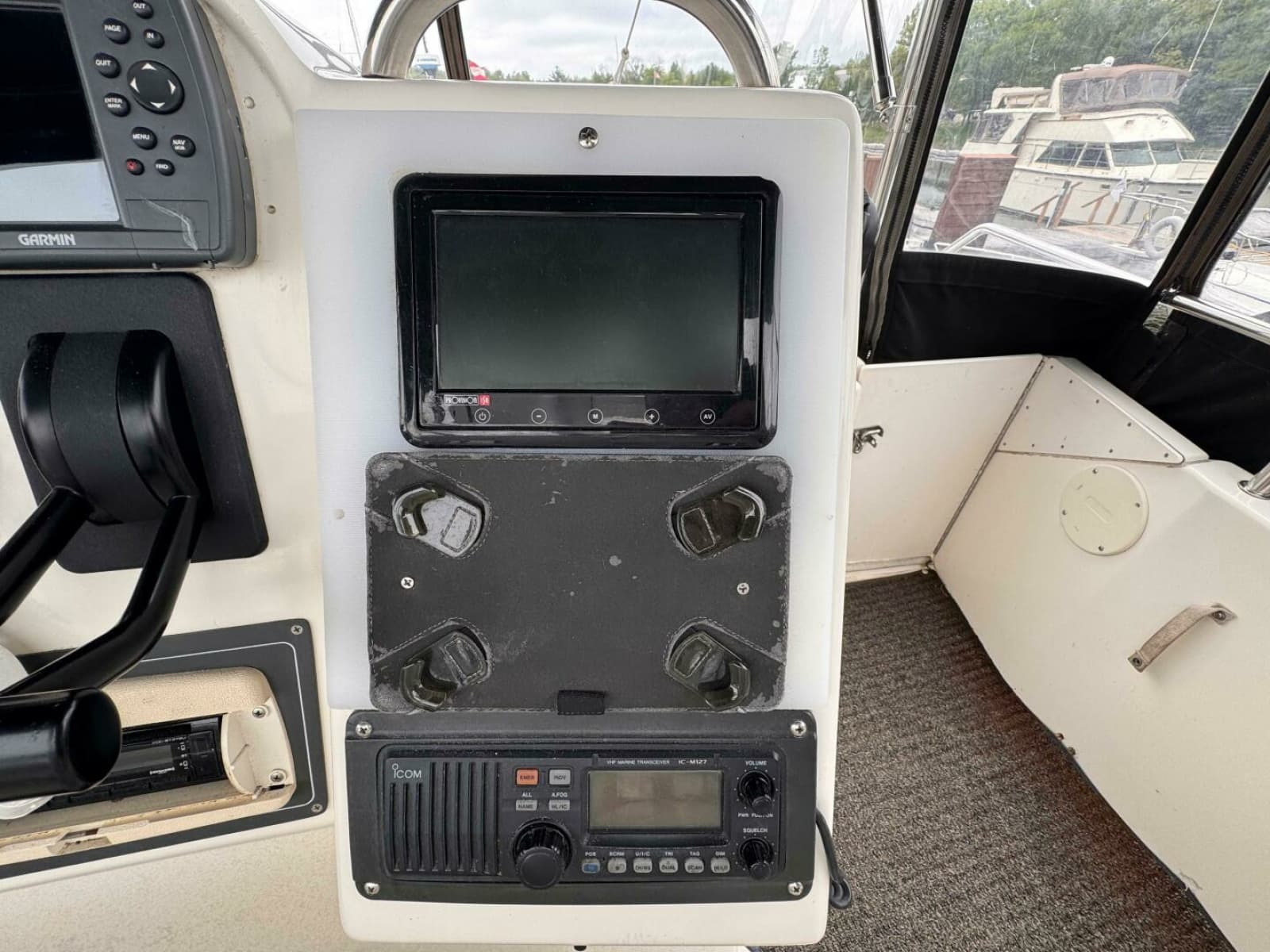 1997 Silverton 352 Motor Yacht - Photo 13