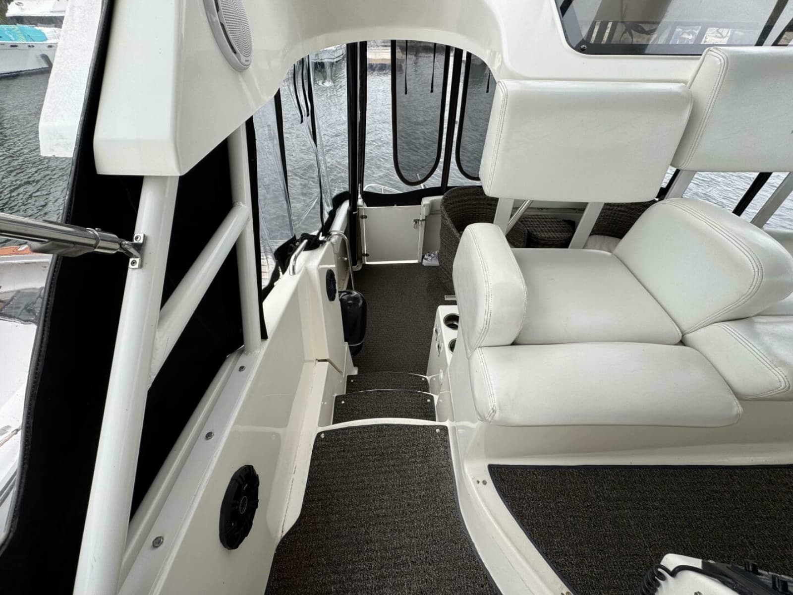 1997 Silverton 352 Motor Yacht - Photo 20