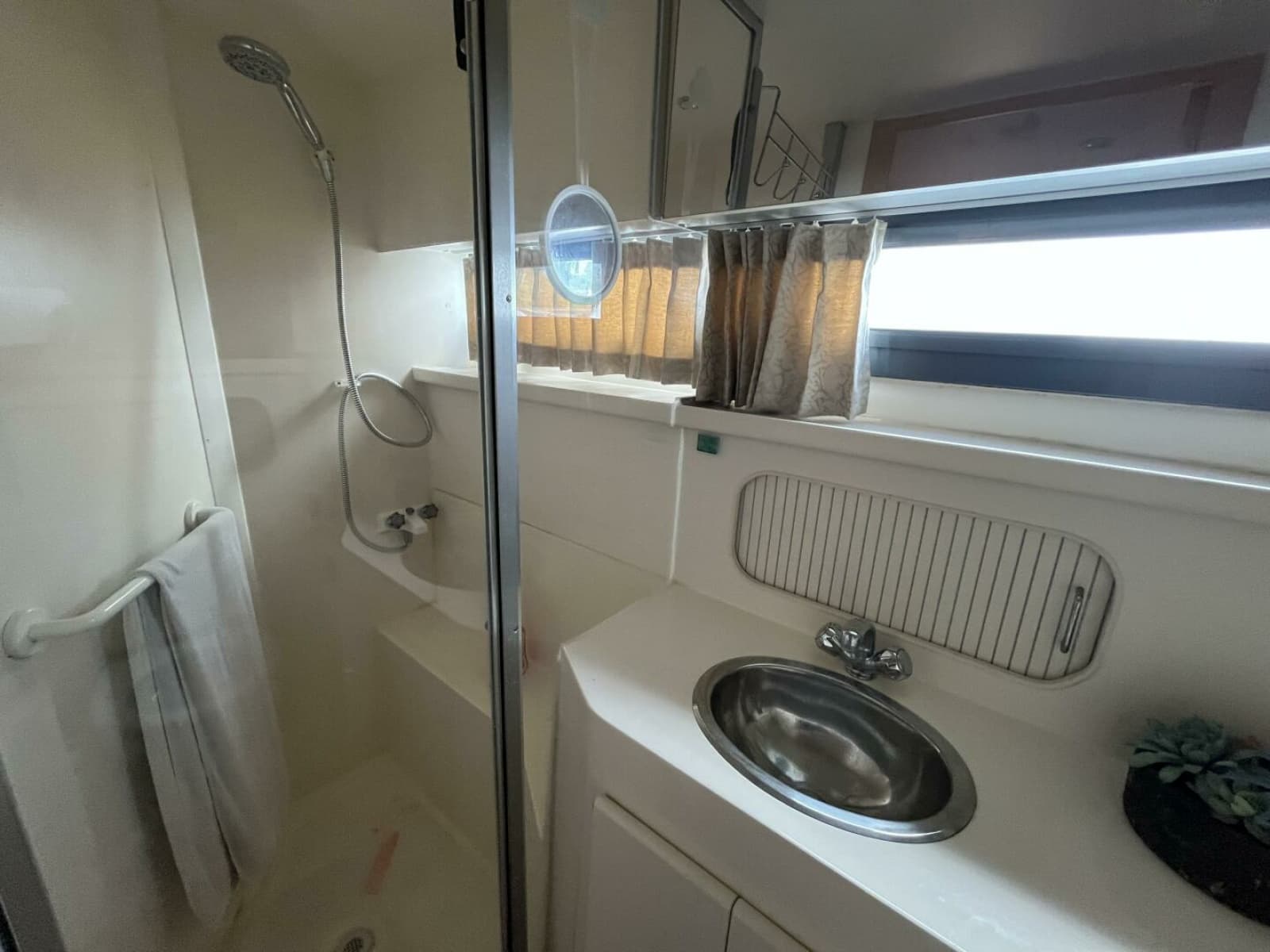 1996 Carver 370 Aft Cabin - Photo 59