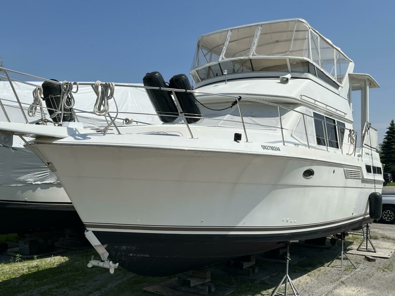 1996 Carver 370 Aft Cabin - Photo 2
