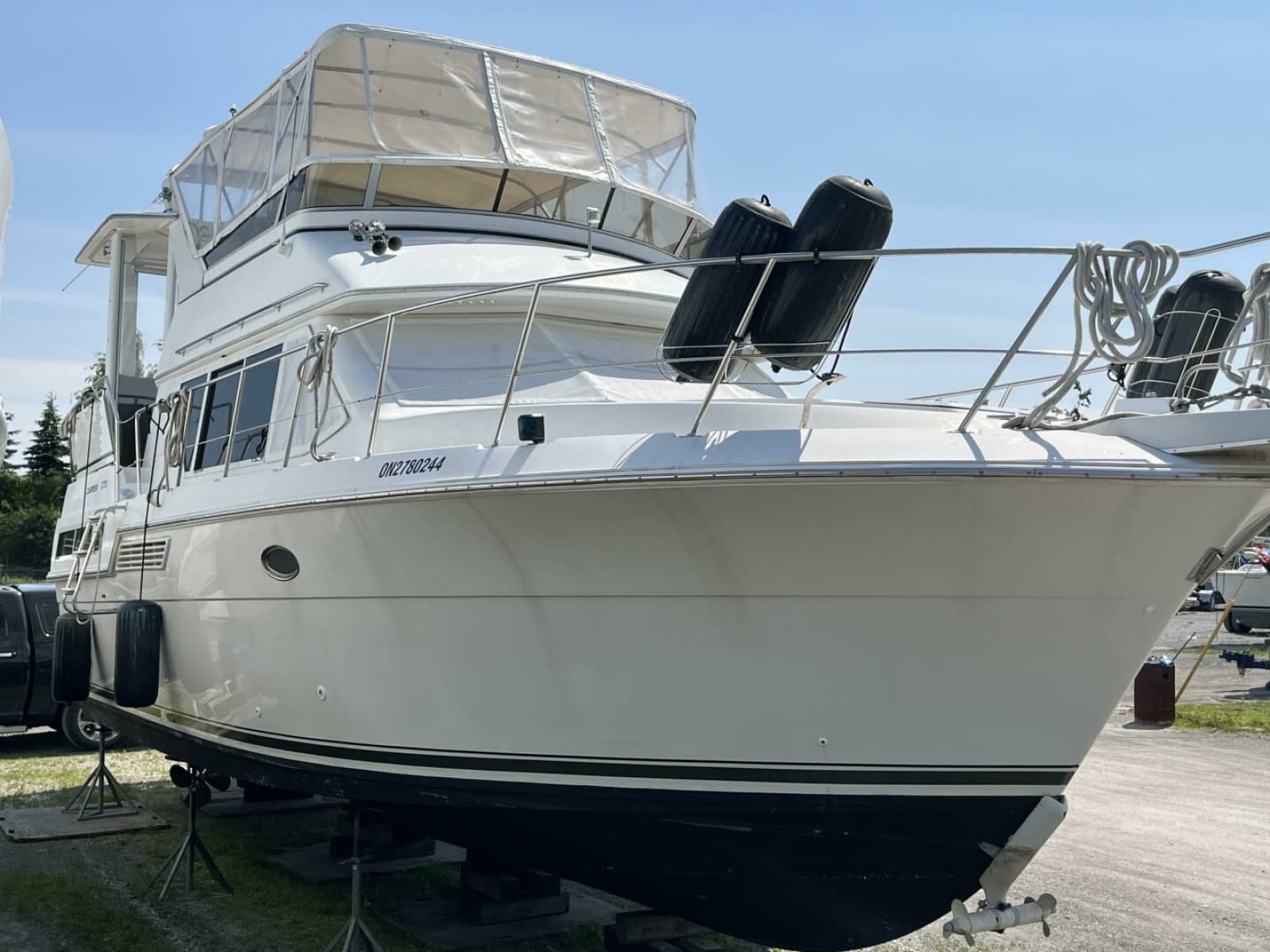 1996 Carver 370 Aft Cabin - Photo 3