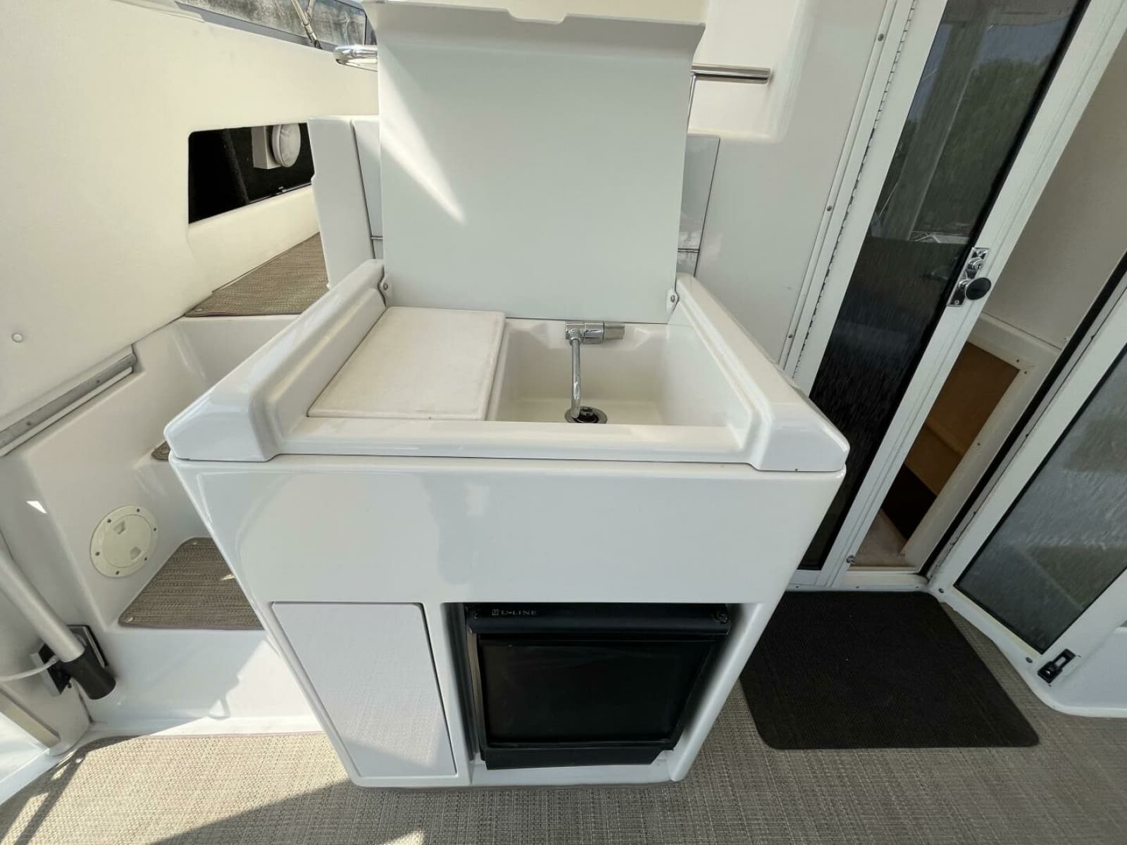 1996 Carver 370 Aft Cabin - Photo 18