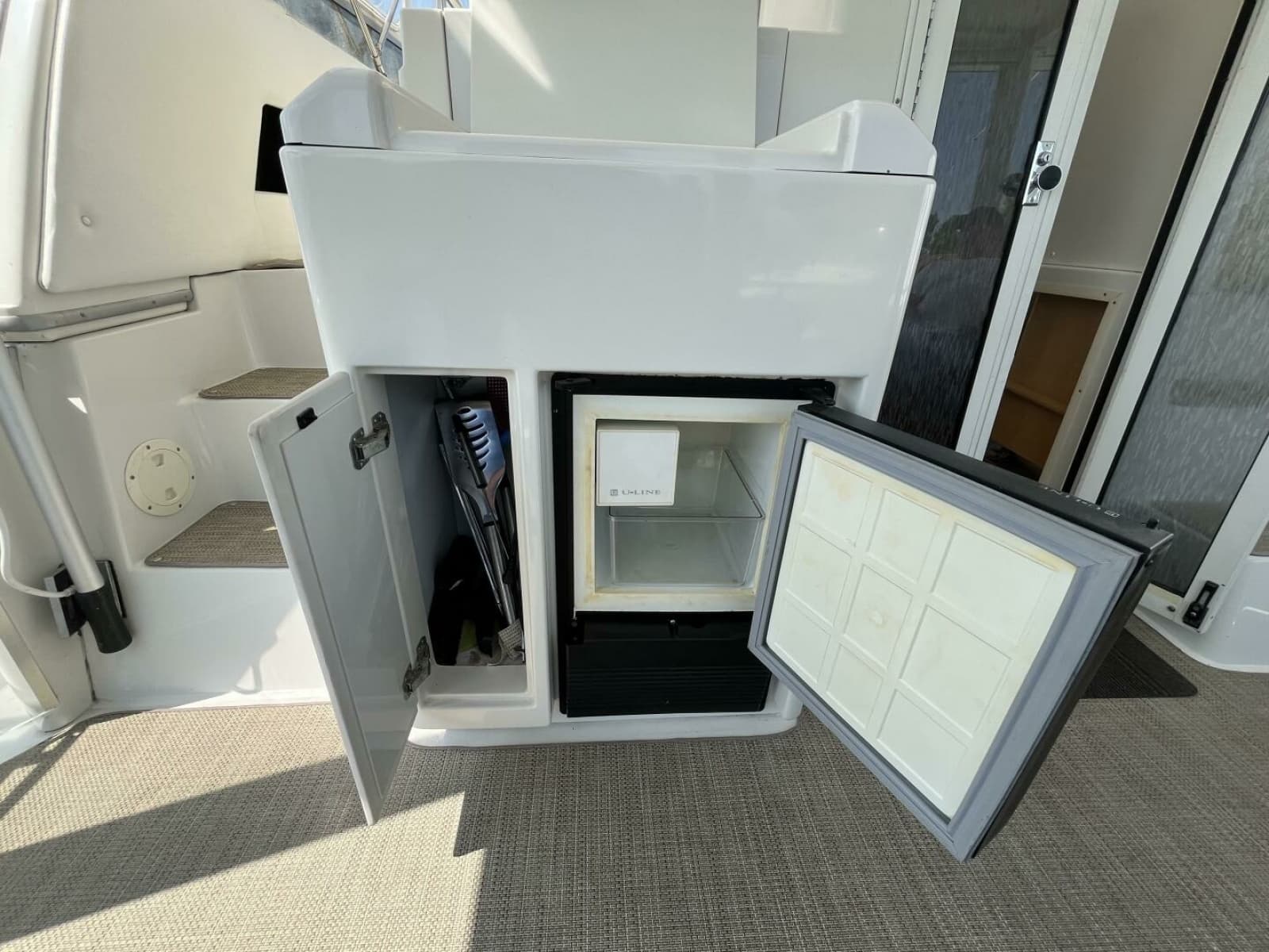 1996 Carver 370 Aft Cabin - Photo 19
