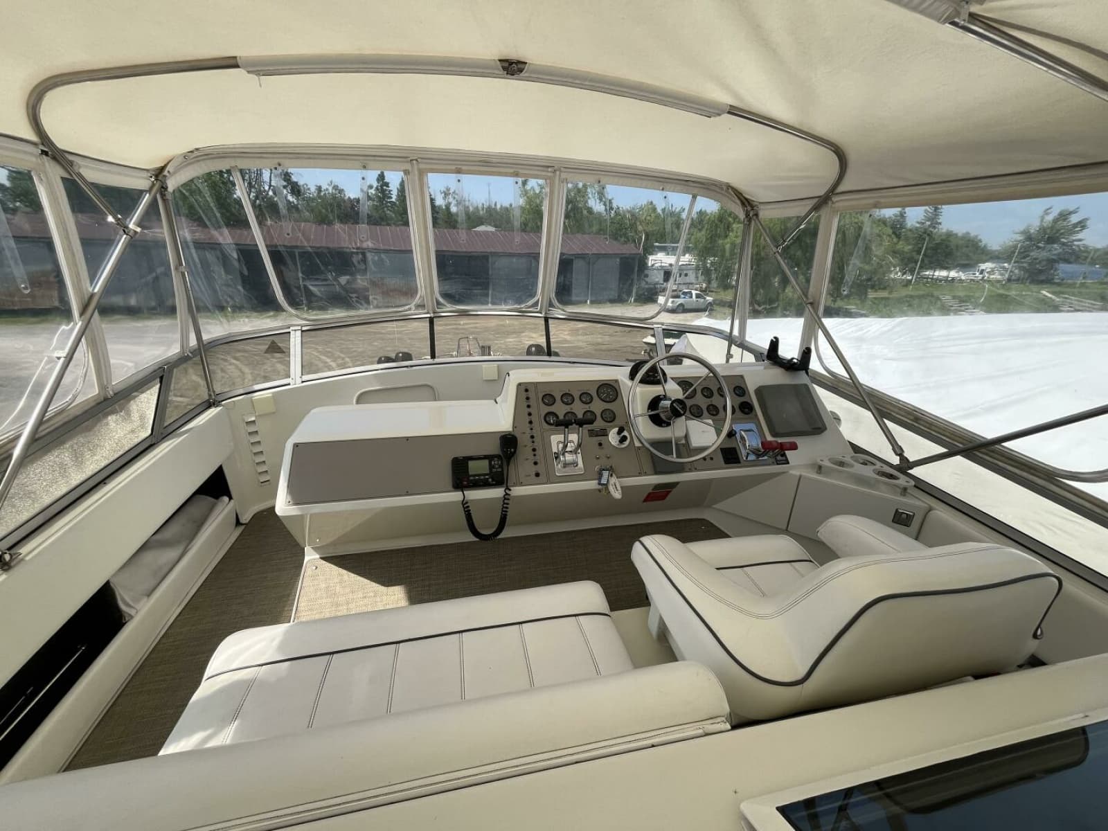 1996 Carver 370 Aft Cabin - Photo 20
