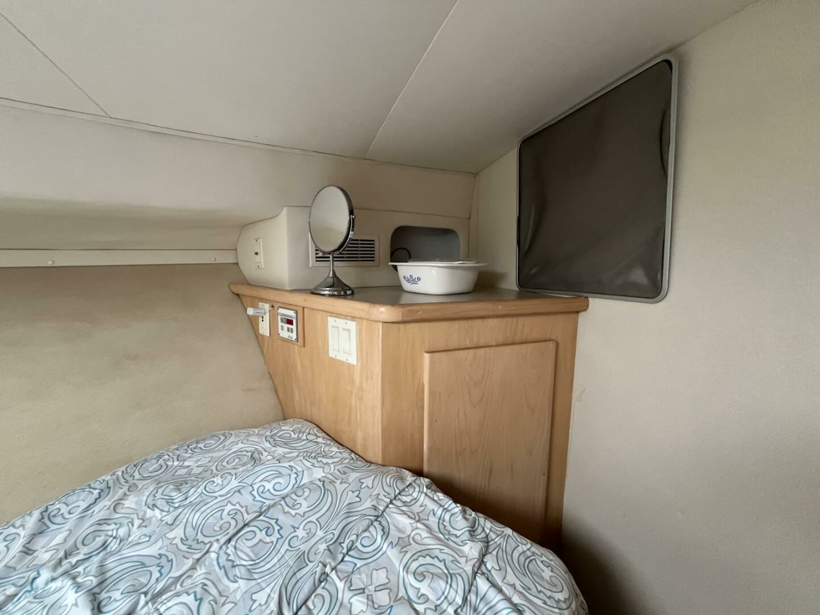 1996 Carver 370 Aft Cabin - Photo 48