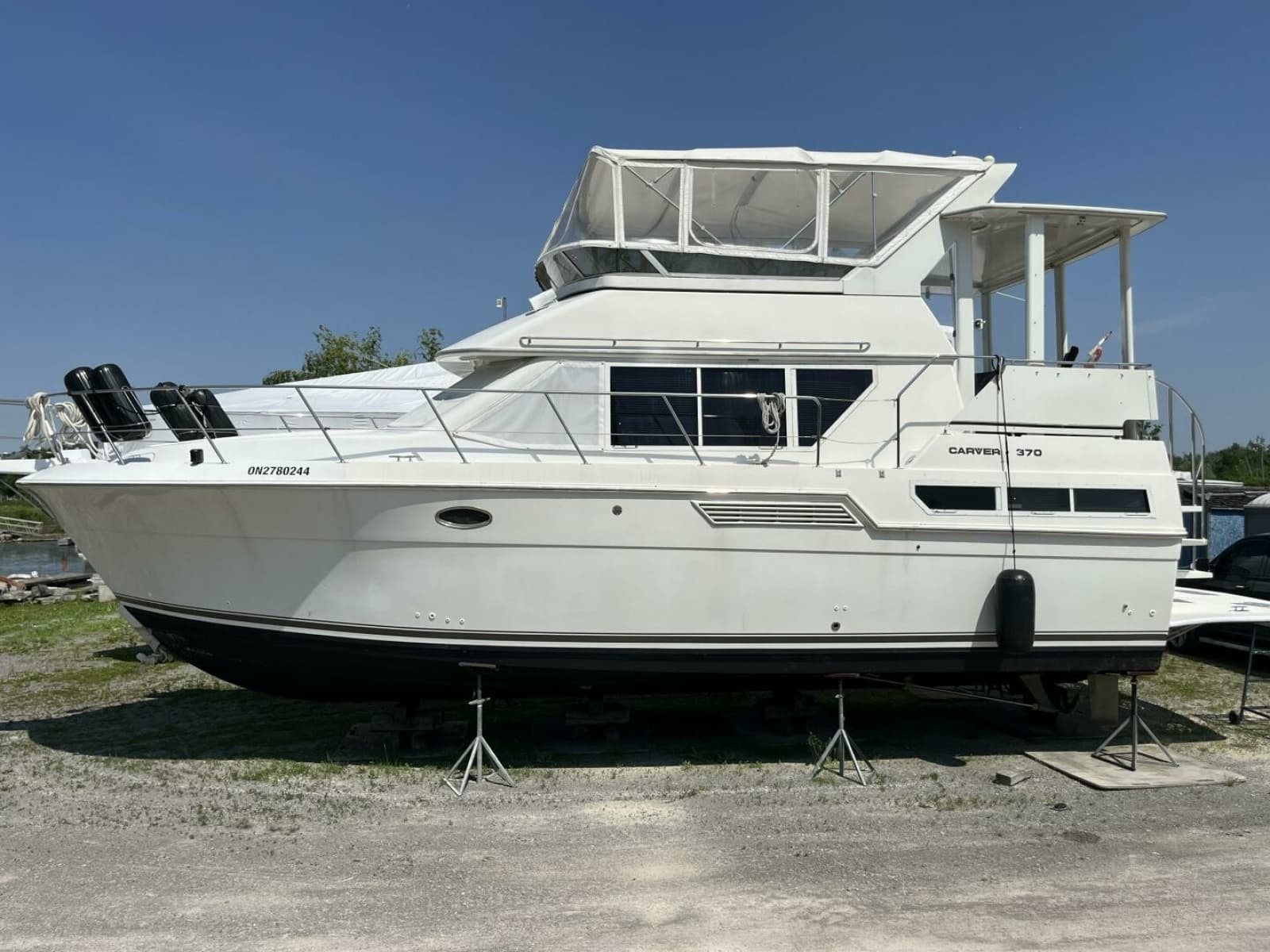 1996 Carver 370 Aft Cabin - Photo 1