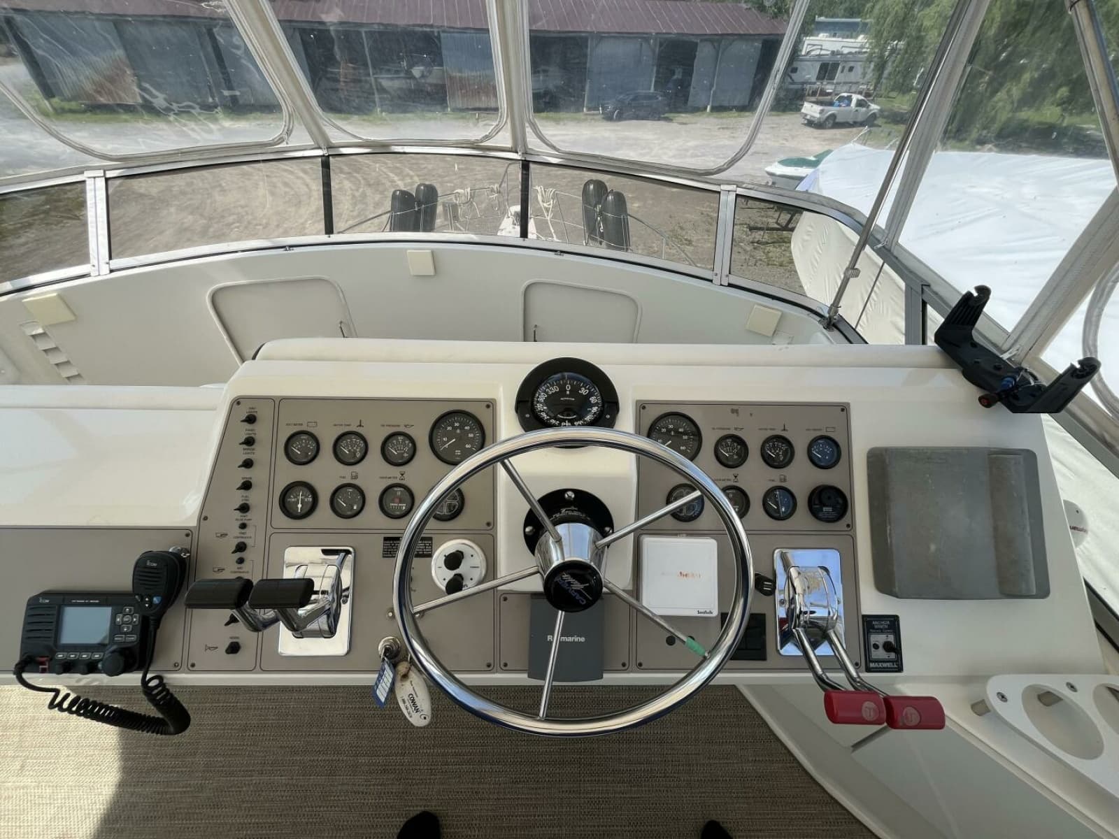 1996 Carver 370 Aft Cabin - Photo 27