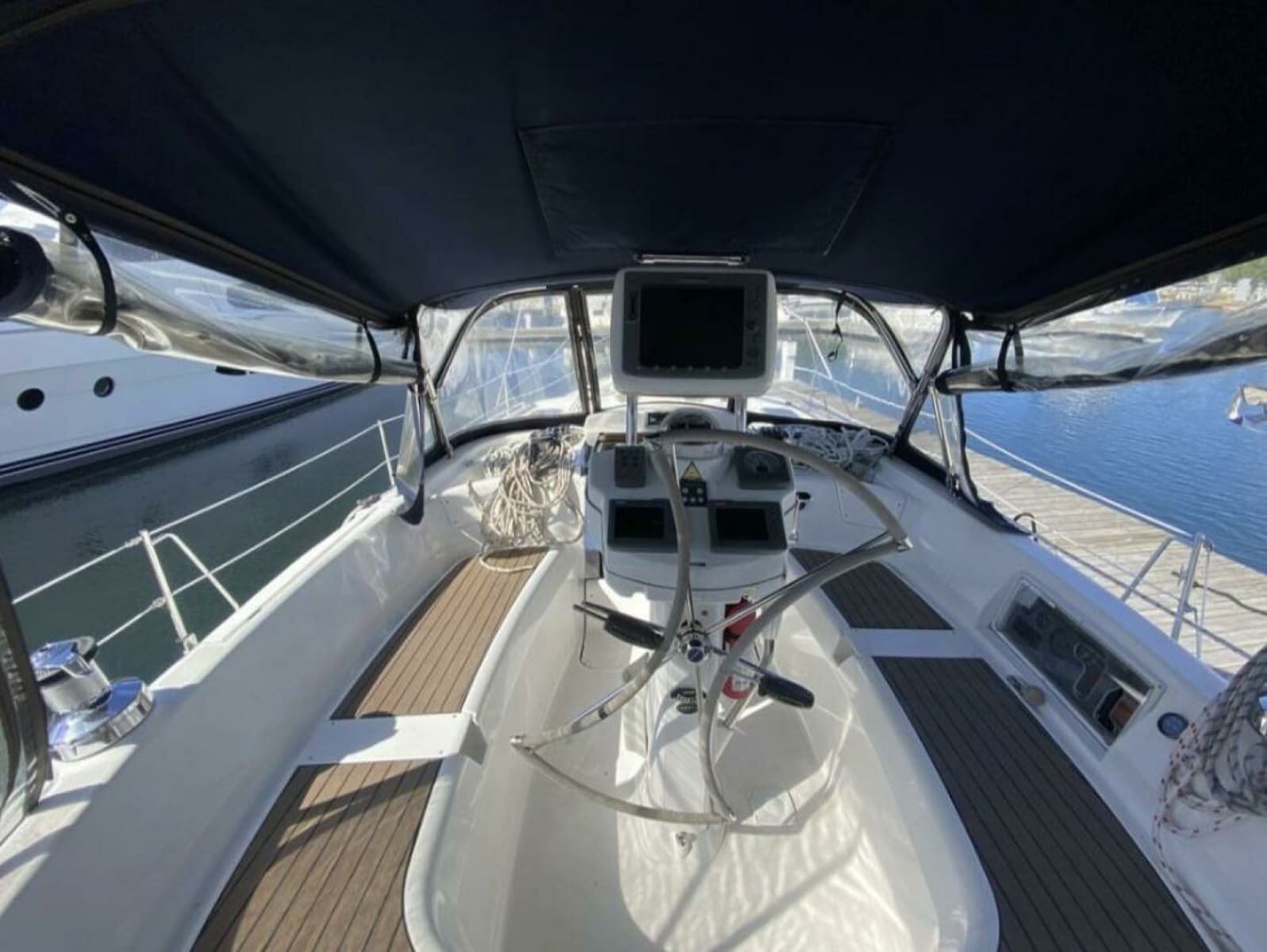 2006 Hunter 45 Center Cockpit - Photo 10