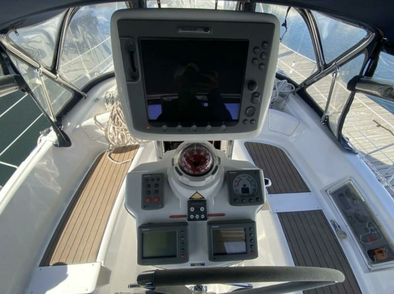 2006 Hunter 45 Center Cockpit - Photo 11