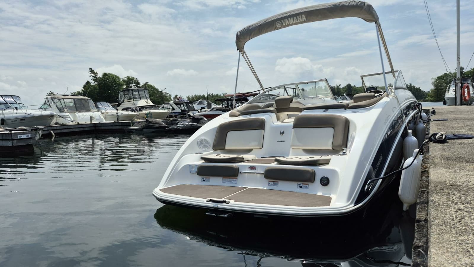 2012 Yamaha Boats 242 Limited - Photo 32