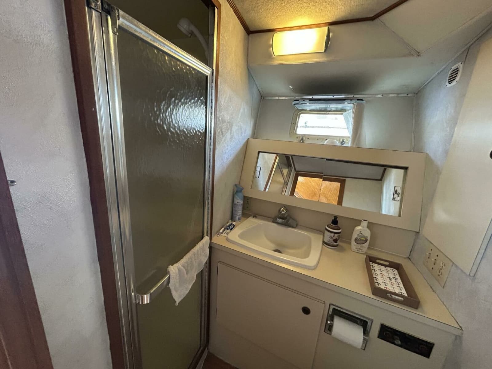 1984 Hatteras 36 Convertible - Photo 57