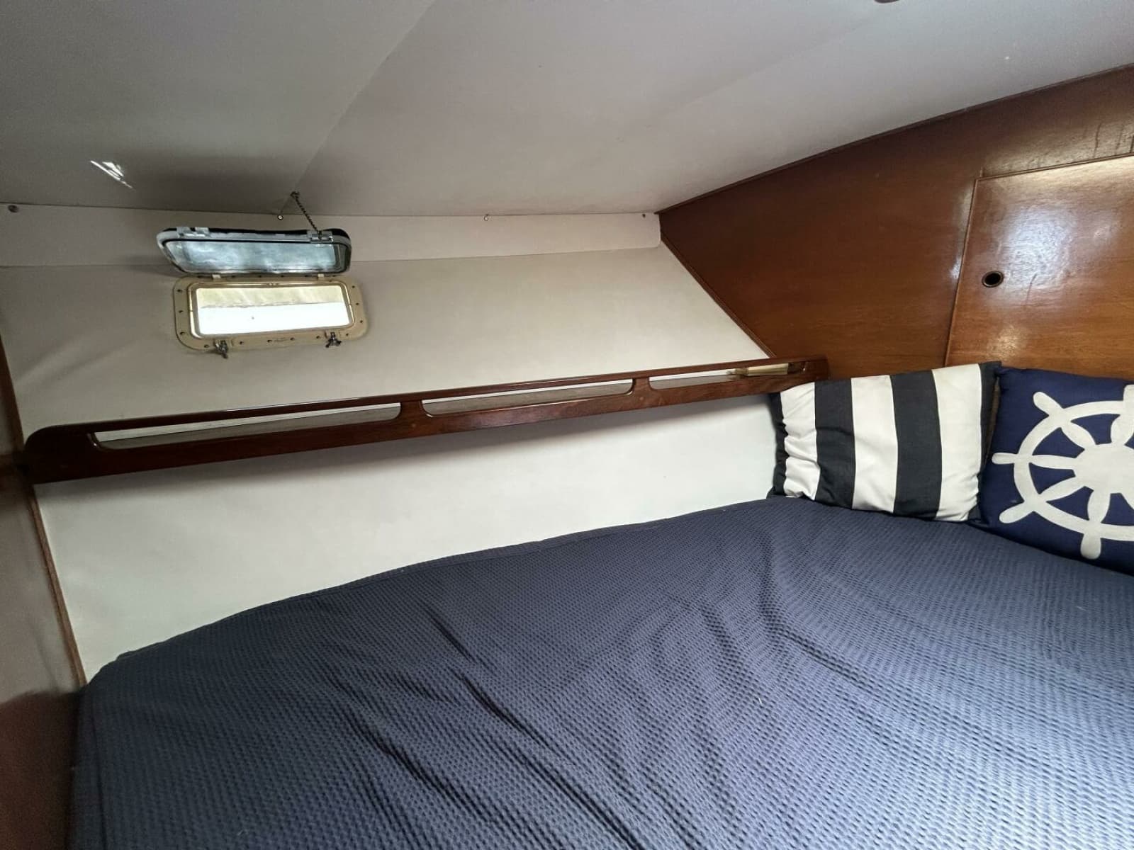 1984 Hatteras 36 Convertible - Photo 54