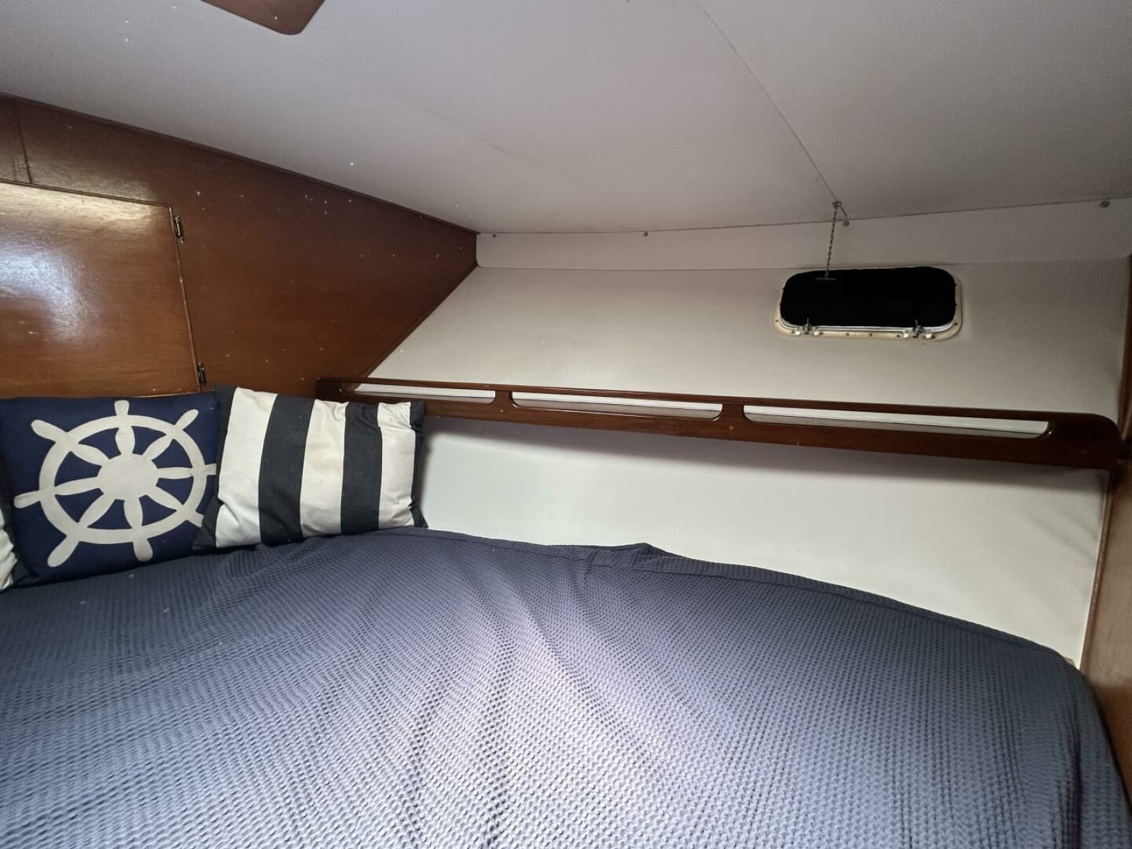 1984 Hatteras 36 Convertible - Photo 55