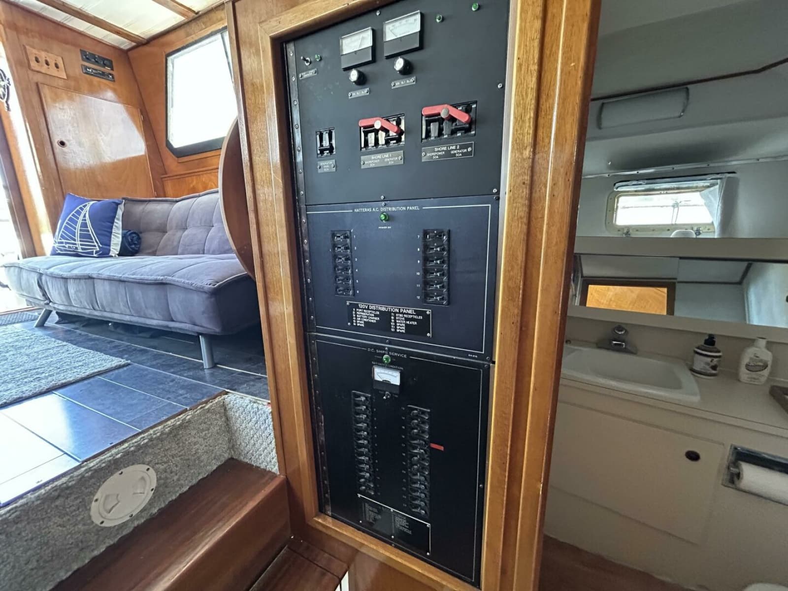 1984 Hatteras 36 Convertible - Photo 59