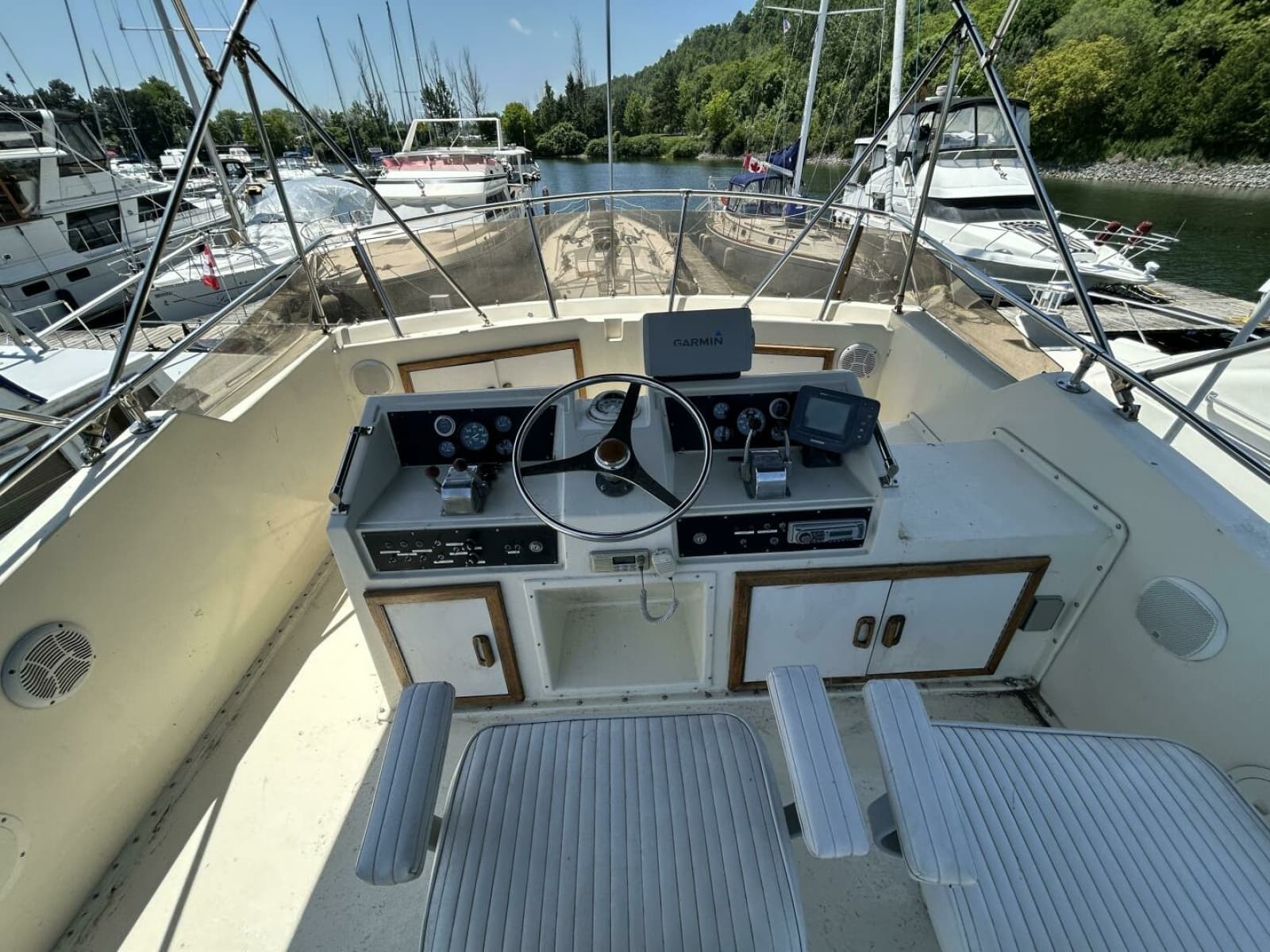 1984 Hatteras 36 Convertible - Photo 31