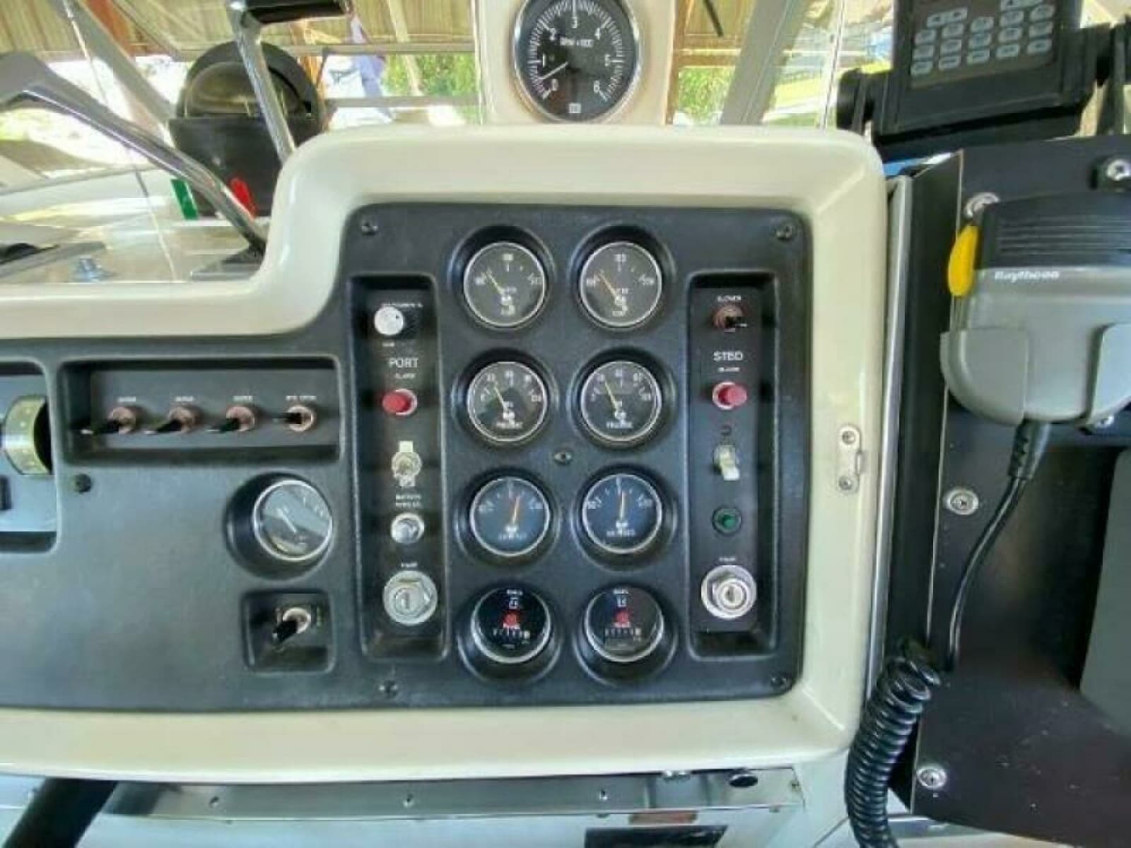 1970 Chris-Craft 42 Commander - Photo 25