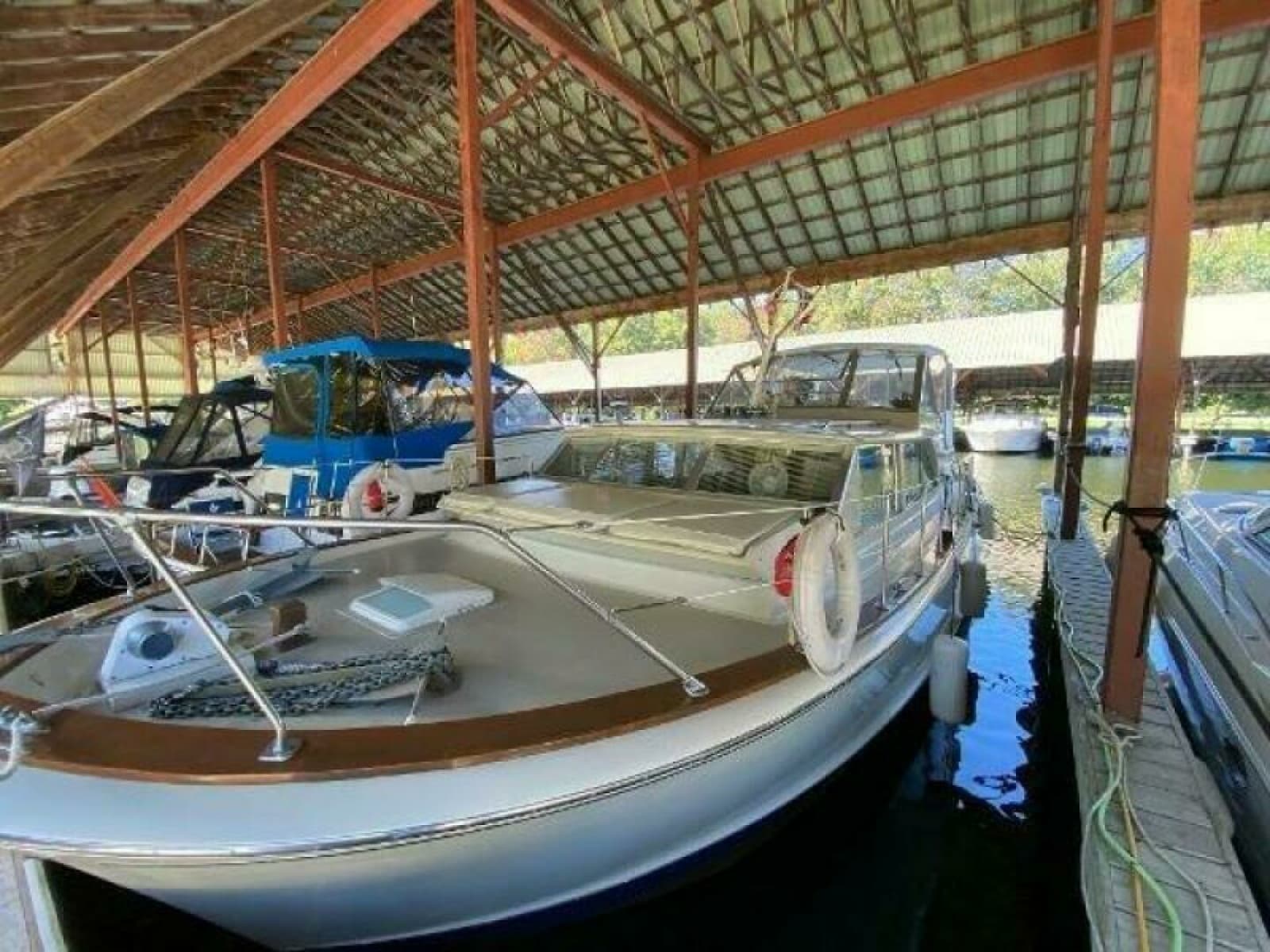 1970 Chris-Craft 42 Commander - Photo 4