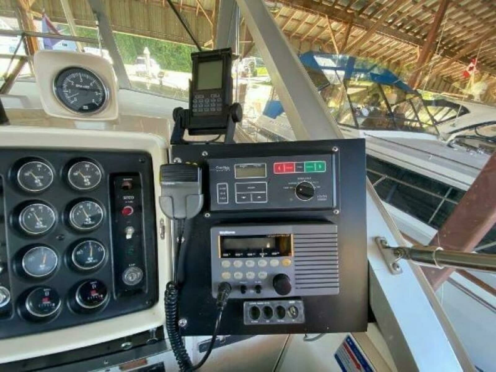 1970 Chris-Craft 42 Commander - Photo 23