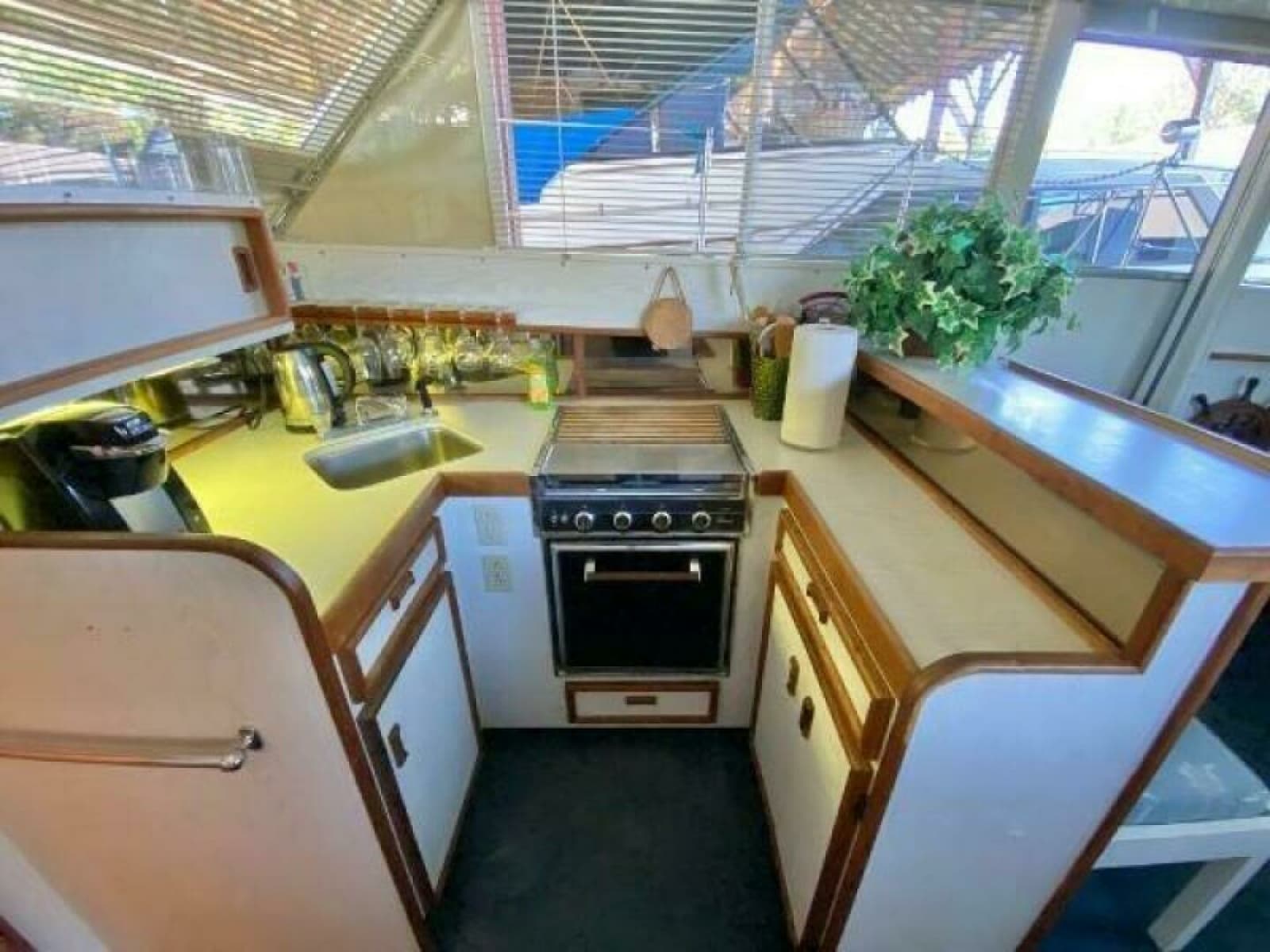 1970 Chris-Craft 42 Commander - Photo 34