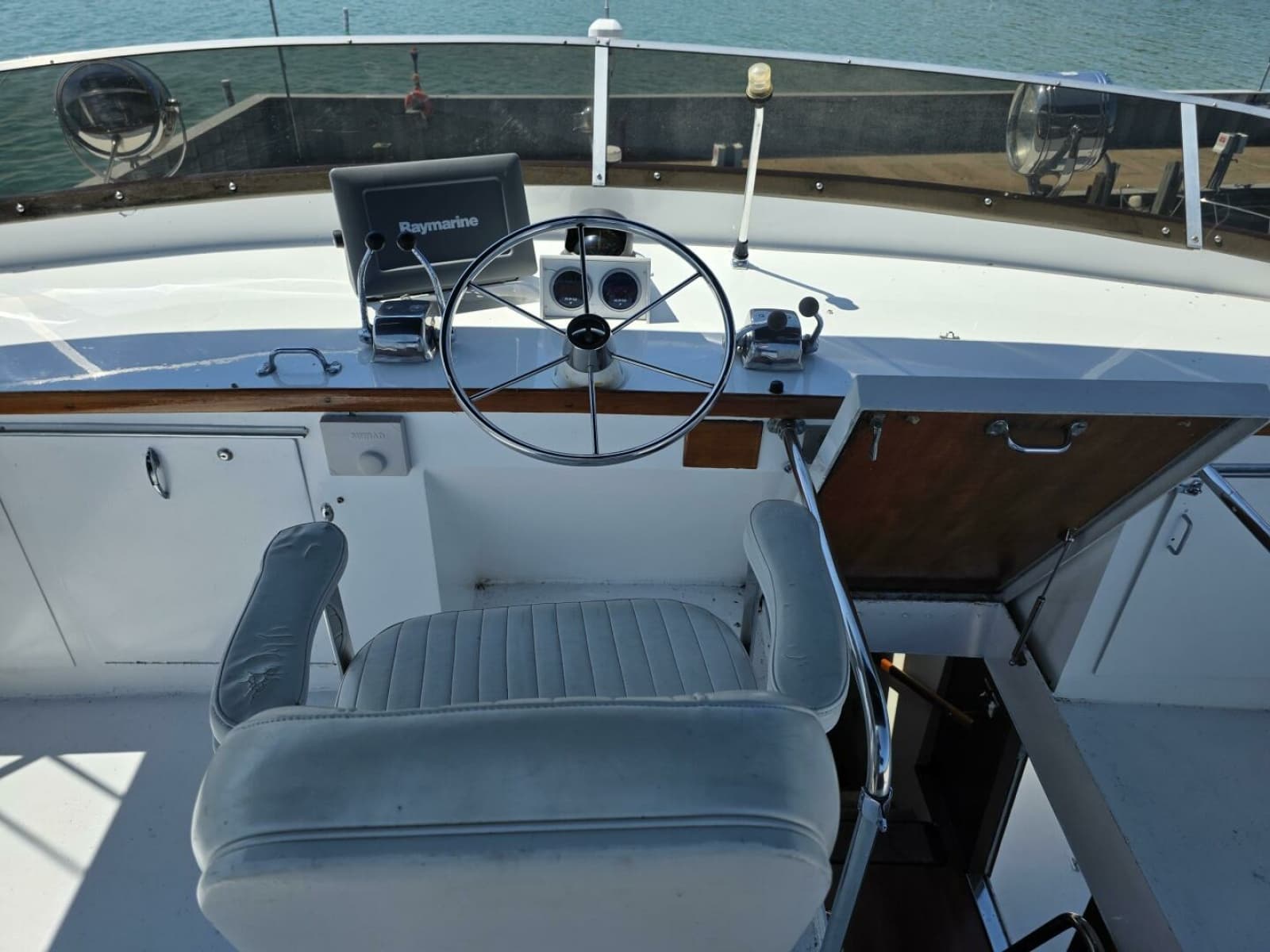 1976 Chris-Craft Roamer 60 - Photo 18