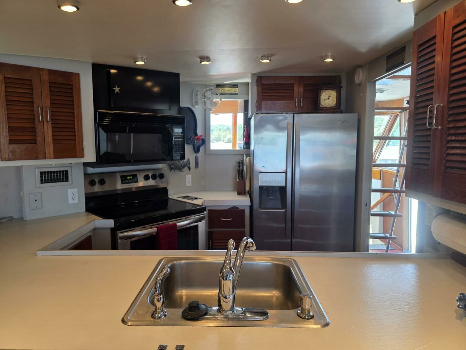 1976 Chris-Craft Roamer 60 - Photo 28