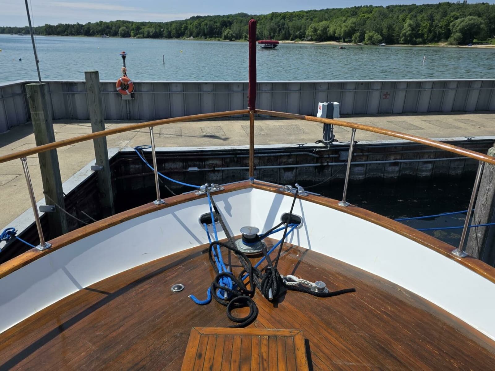 1976 Chris-Craft Roamer 60 - Photo 6
