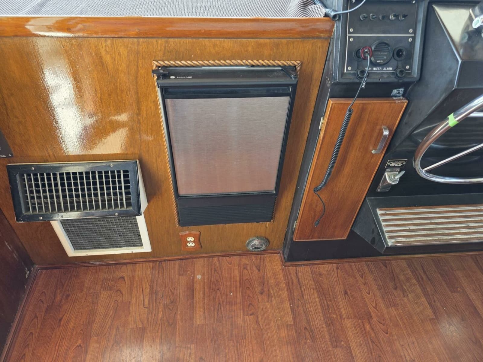 1976 Chris-Craft Roamer 60 - Photo 13