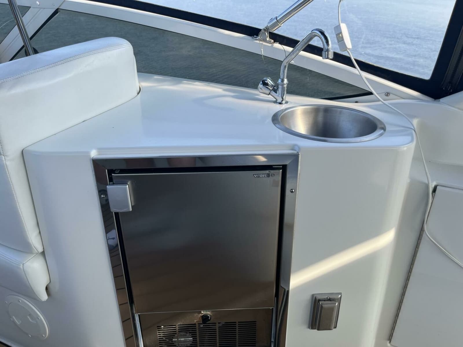 2003 Carver 444 Cockpit Motor Yacht - Photo 18