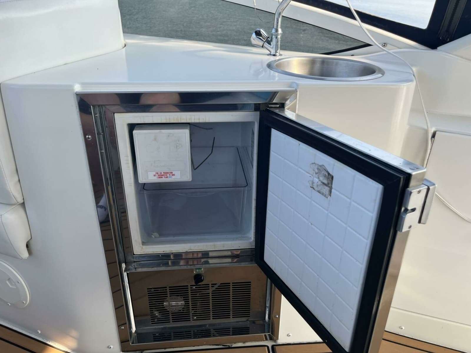 2003 Carver 444 Cockpit Motor Yacht - Photo 19