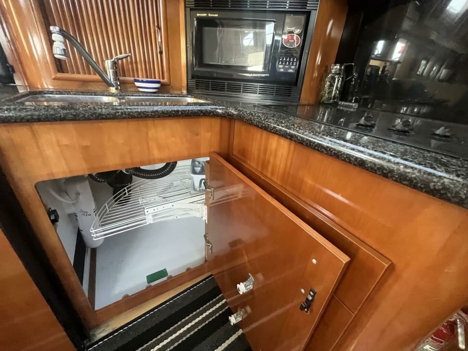 2003 Carver 444 Cockpit Motor Yacht - Photo 44