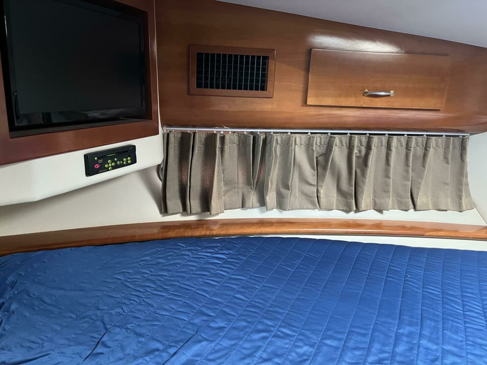 2003 Carver 444 Cockpit Motor Yacht - Photo 61