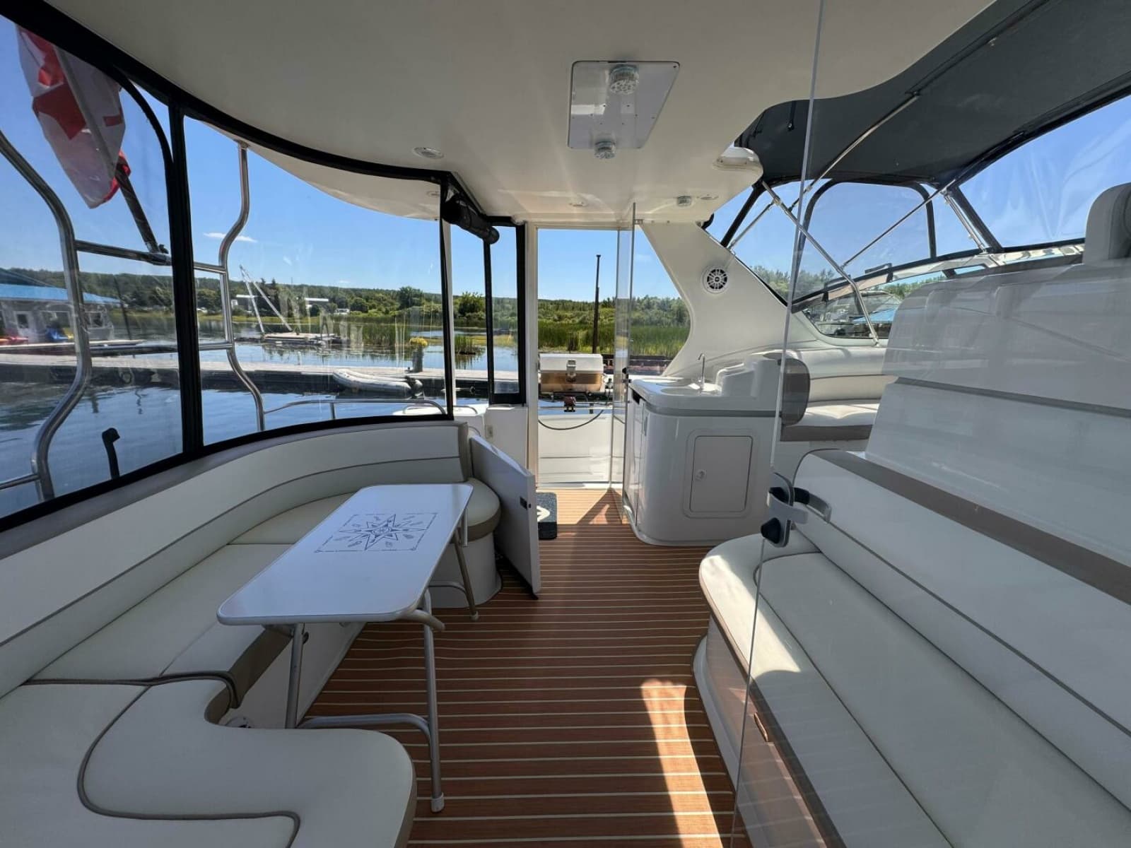 2002 Cruisers Yachts 4450 Express Motor Yacht - Photo 10