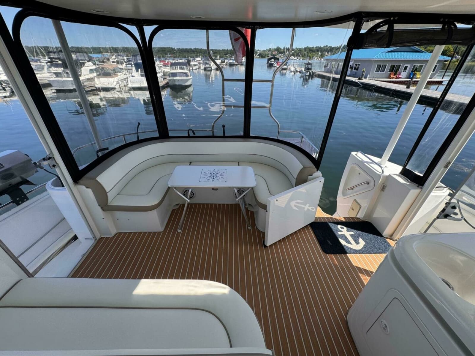2002 Cruisers Yachts 4450 Express Motor Yacht - Photo 7