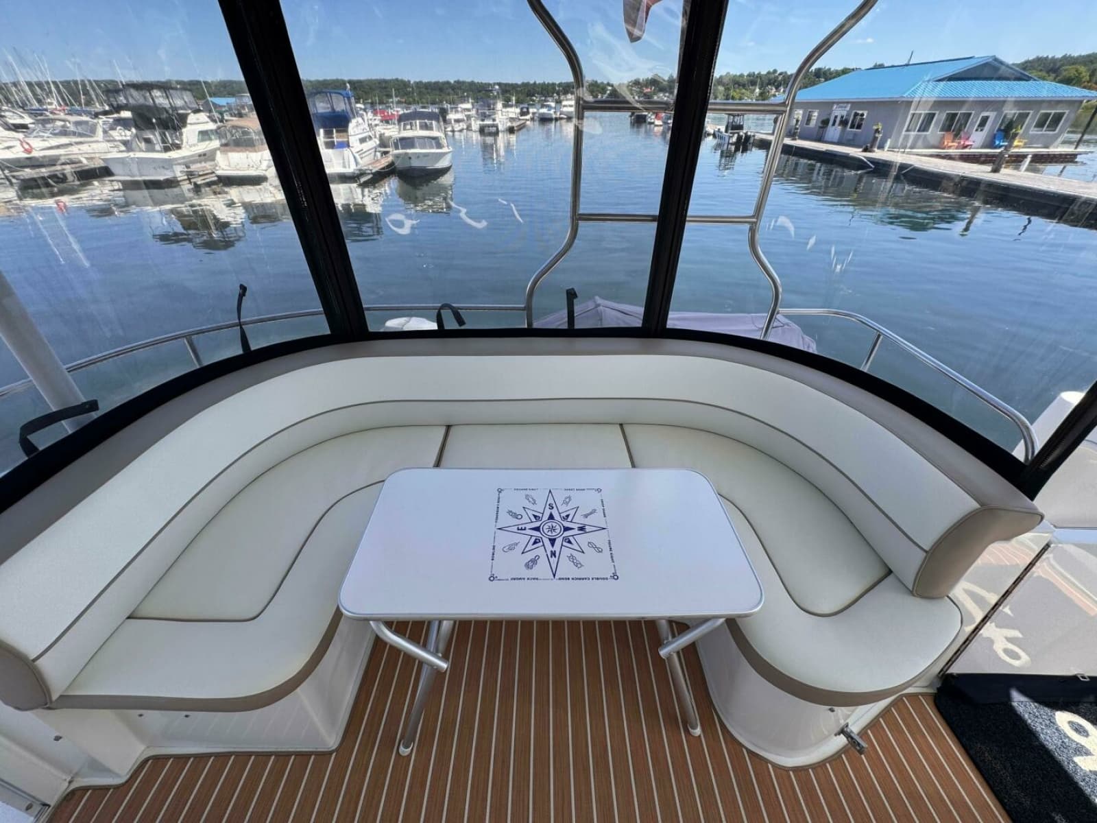 2002 Cruisers Yachts 4450 Express Motor Yacht - Photo 8