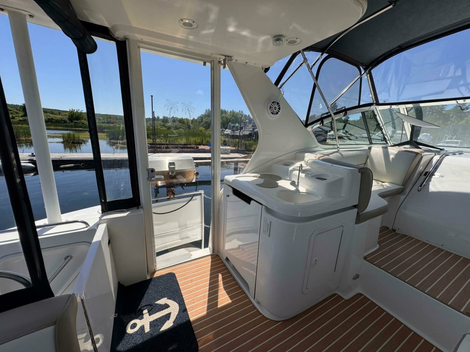 2002 Cruisers Yachts 4450 Express Motor Yacht - Photo 13