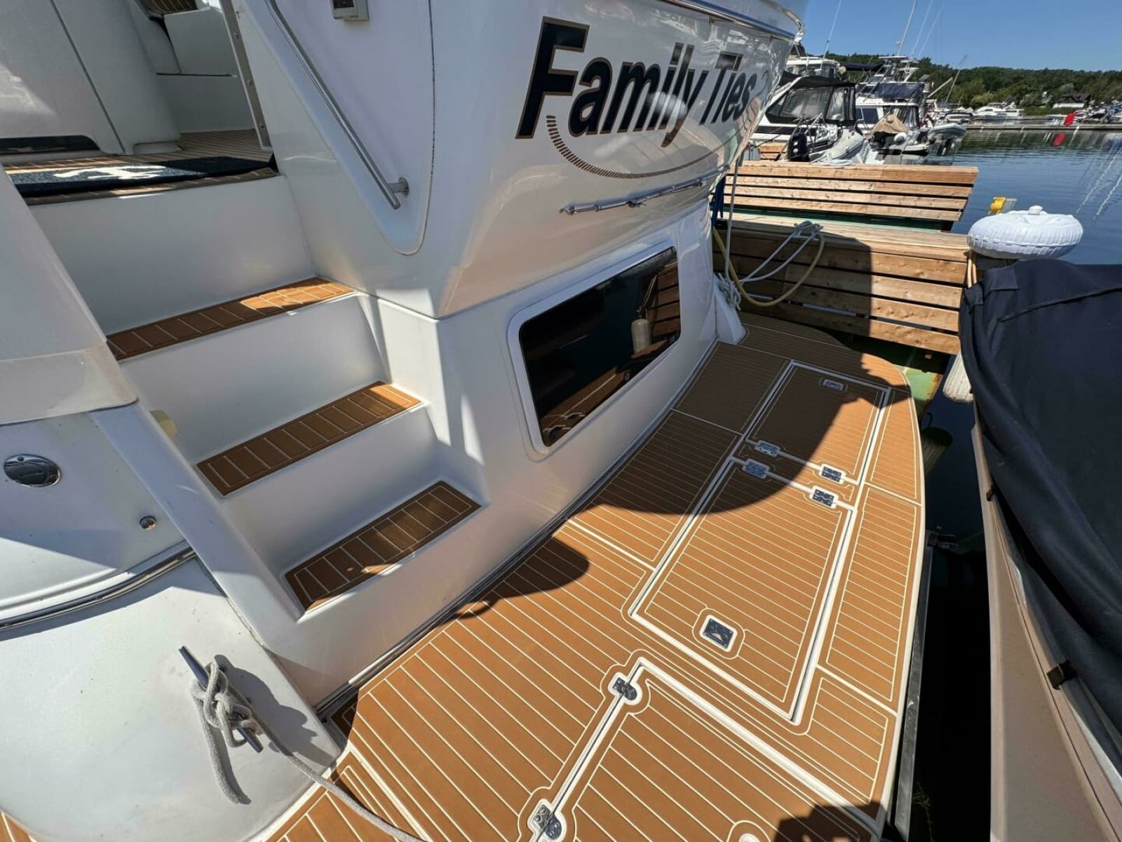2002 Cruisers Yachts 4450 Express Motor Yacht - Photo 5
