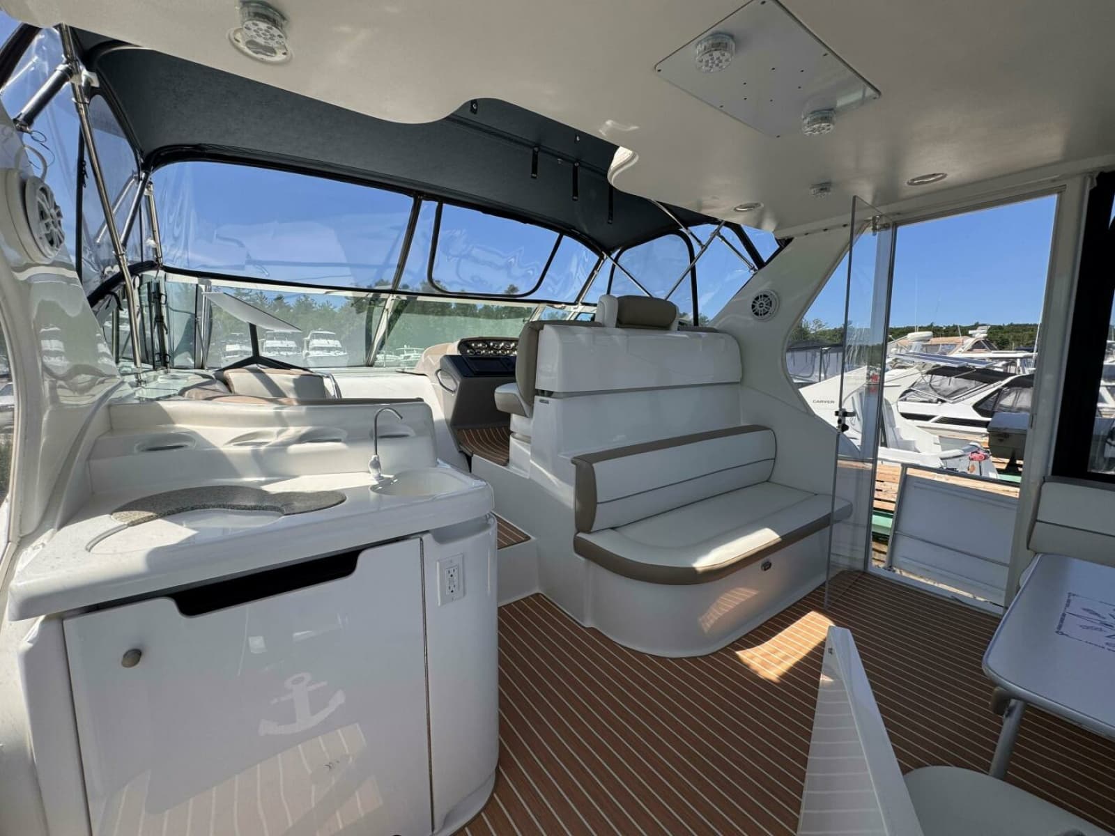 2002 Cruisers Yachts 4450 Express Motor Yacht - Photo 11
