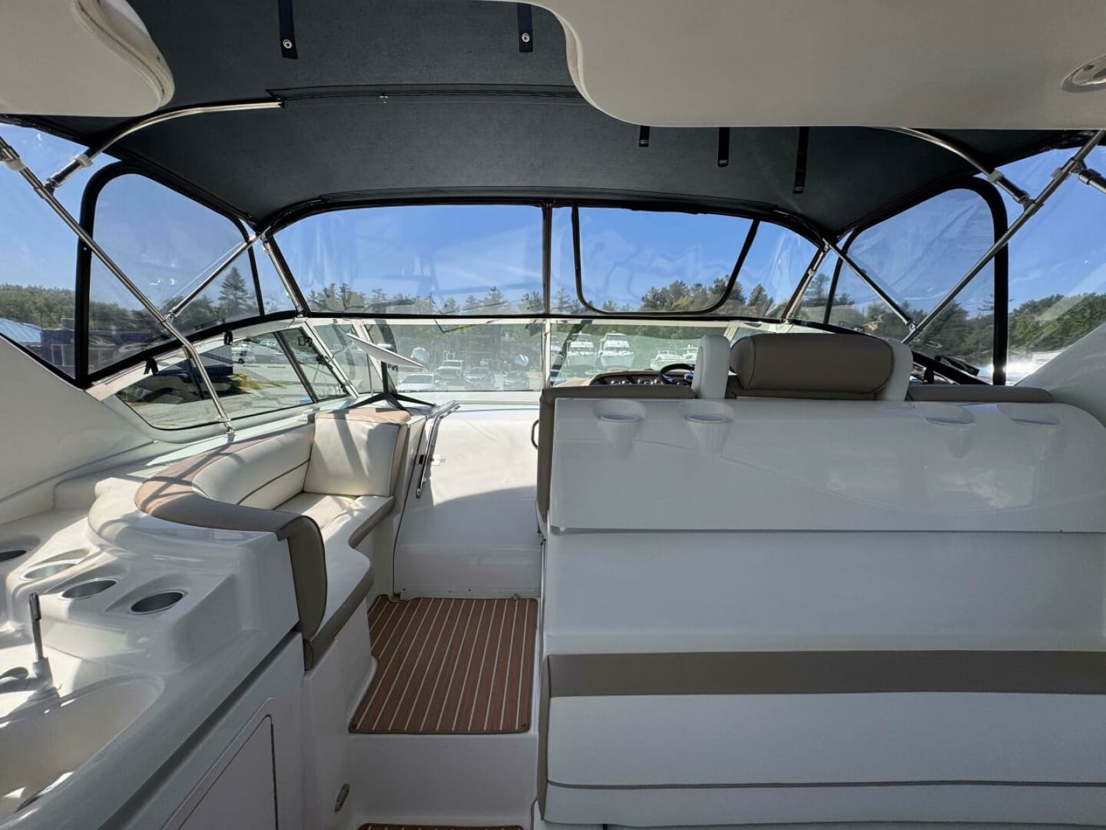 2002 Cruisers Yachts 4450 Express Motor Yacht - Photo 15